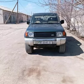 Mitsubishi Montero 1995