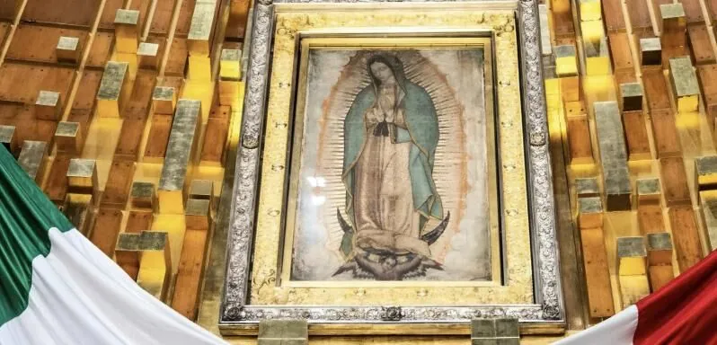 Alymlar 500 ýyllyk ýadygärlikde adaty göze ilmeýän geň şekilleri tapdylar