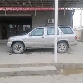 Nissan Pathfinder 2000