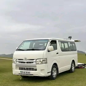 Toyota Hiace 2015