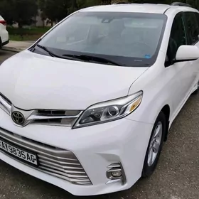 Toyota Sienna 2020