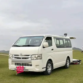 Toyota Hiace 2015