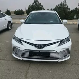 Toyota Camry 2021
