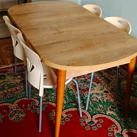 стол и стулья