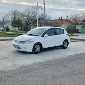 Nissan Versa 2011