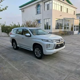 Mitsubishi Pajero 2020