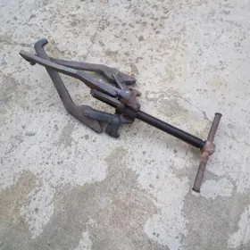 сьемник для снятие ступиц