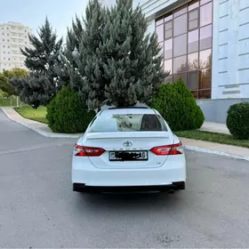 Toyota Camry 2018