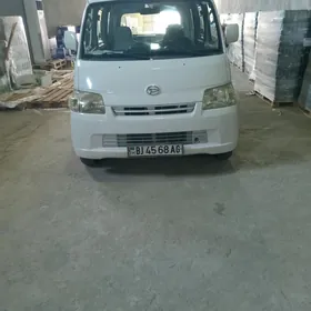 Toyota Hiace 2011