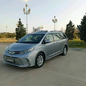 Toyota Sienna 2016