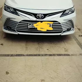 Toyota Camry 2021