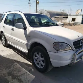 Mercedes-Benz ML350 2001