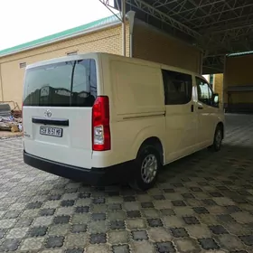 Toyota Hiace 2025