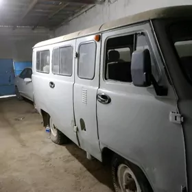 UAZ Profi 2000