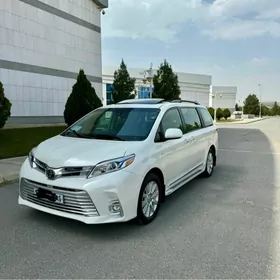 Toyota Sienna 2018