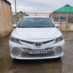 Toyota Camry 2019