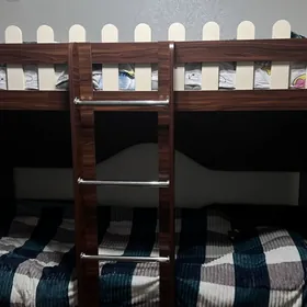 кровать двухэтажная