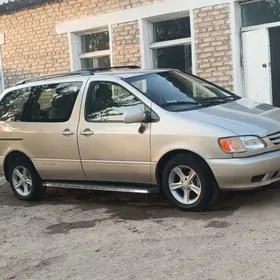 Toyota Sienna 2001