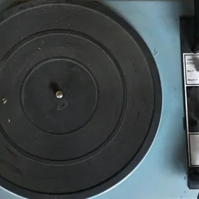 проигрыватель антиквариат