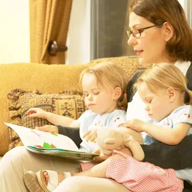 НЯНЯ ПРИГЛАШАЕТ ДЕТОК К СЕБЕ