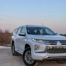 Mitsubishi Pajero 2020