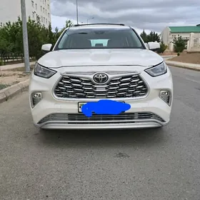 Toyota Highlander 2021