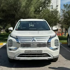 Mitsubishi Outlander 2025