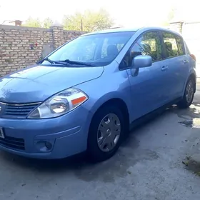 Nissan Versa 2011