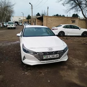 Hyundai Elantra 2022