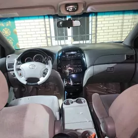 Toyota Sienna 2004