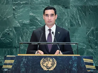 Milli Lider Prezident Serdar Berdimuhamedowy wezipesine girişen güni bilen gutlady