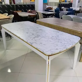 Stol kuhannyy.Kafeler üçin sto