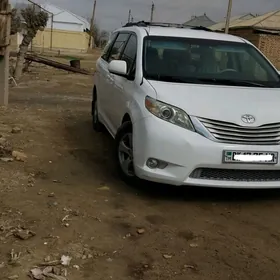 Toyota Sienna 2010