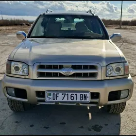 Nissan Pathfinder 1999