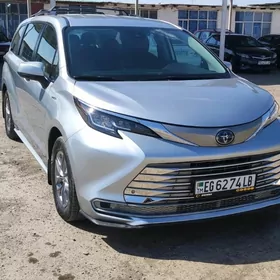 Toyota Sienna 2021