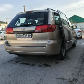 Toyota Sienna 2004