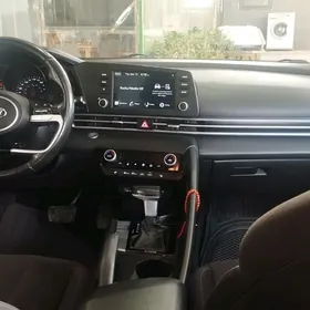 Hyundai Elantra 2021