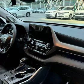 Toyota Highlander 2020