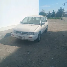 Mitsubishi Chariot 1996