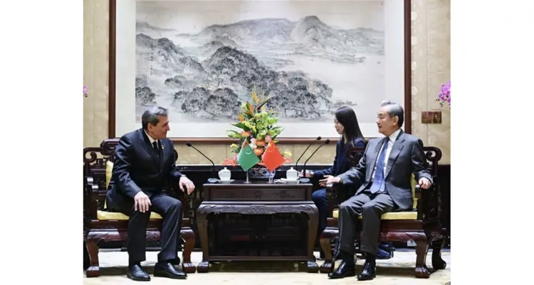 В Пекине прошла встреча Рашида Мередова и Ван И