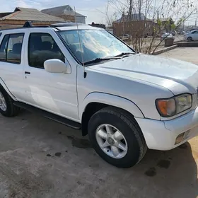 Nissan Pathfinder 2000