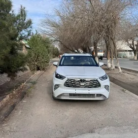 Toyota Highlander 2023