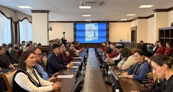 Туркменские студенты в ЕНУ им.Л.Н.Гумилева в Астане организовали круглый стол