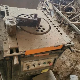 Armatur bükme makinasy