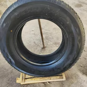Резиновая. покрышка 265-65/17.