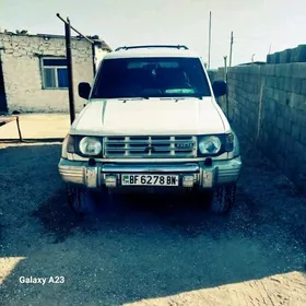 Mitsubishi Montero 1996