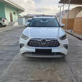 Toyota Highlander 2021
