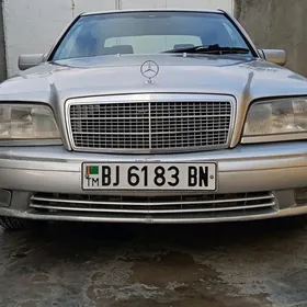 Mercedes-Benz W212 1994