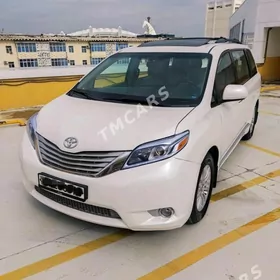 Toyota Sienna 2016