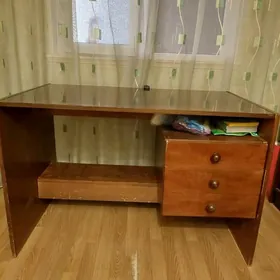 Письменный стол
